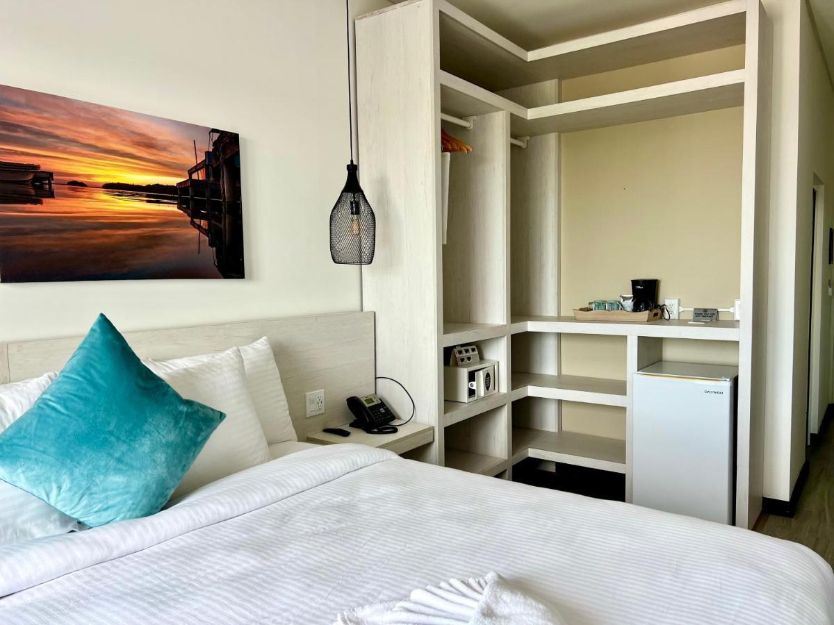 The Watermark Hotel Сан Педро Екстериор снимка