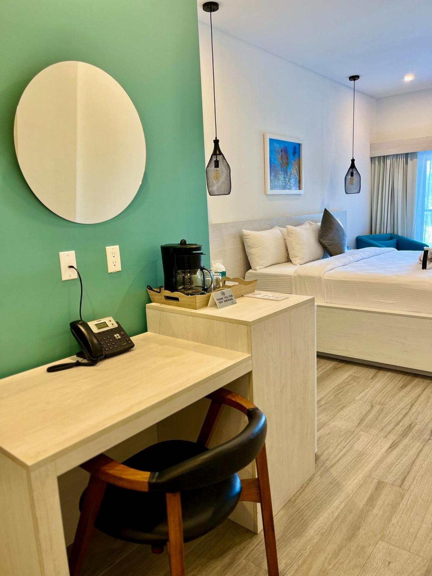 The Watermark Hotel Сан Педро Екстериор снимка
