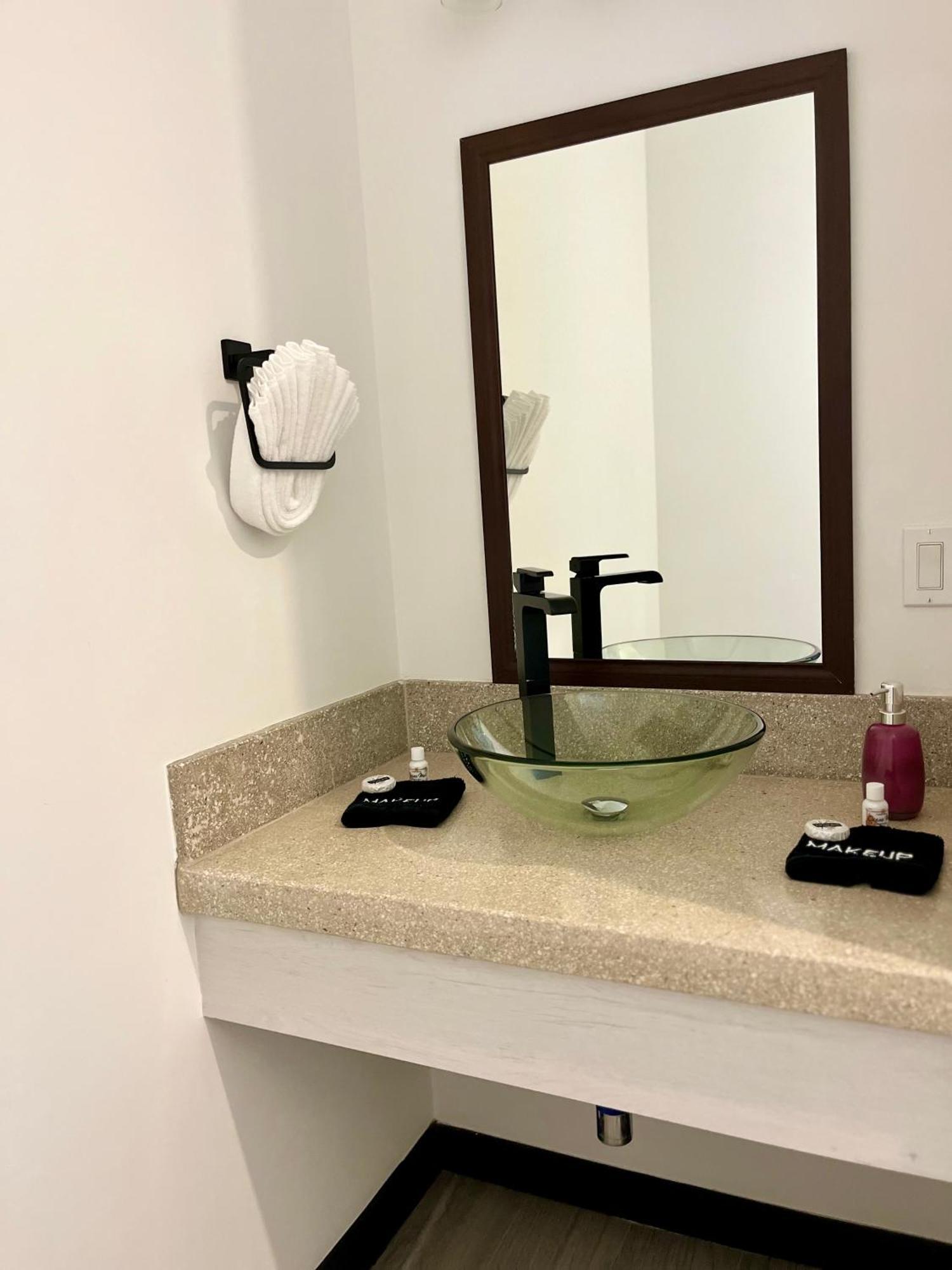 The Watermark Hotel Сан Педро Екстериор снимка