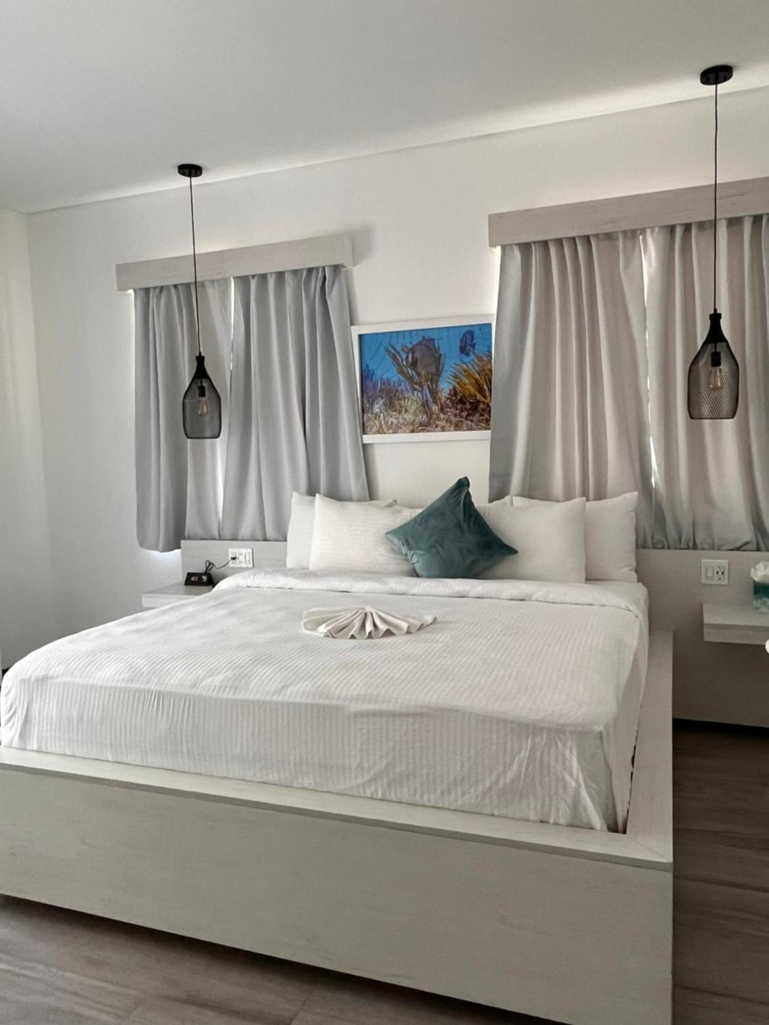 The Watermark Hotel Сан Педро Екстериор снимка